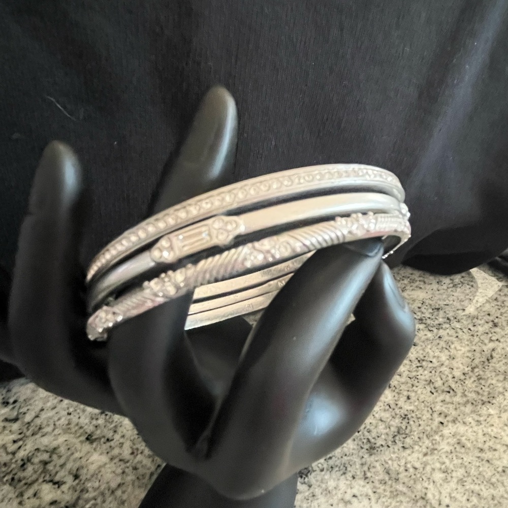 Lia Sophia set of 3 silver tones bangle bracelets - size medium
